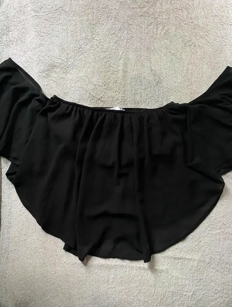 Blusa negra translúcida