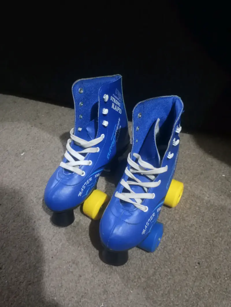 Patines de cuatro ruedas azules para niños - 2