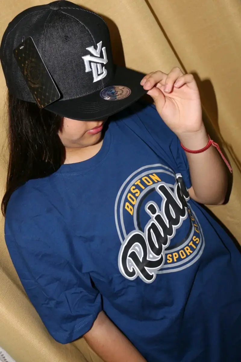 Polera azul Boston Raiders y gorra NY - 1
