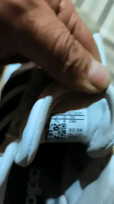 Zapatillas deportivas Adidas blancas y negras - miniatura 5