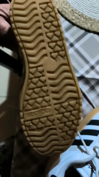 Zapatillas deportivas Adidas blancas y negras - miniatura 6