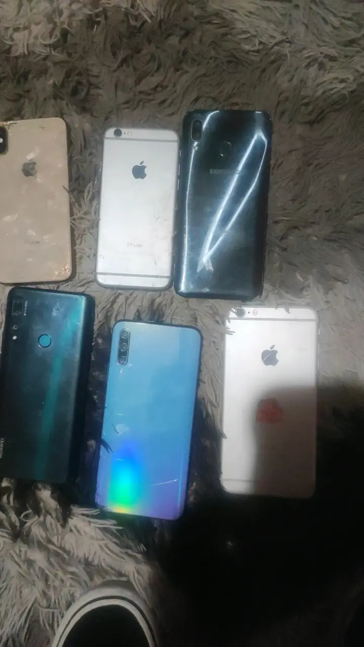 Lote de celulares usados de varias marcas - 1