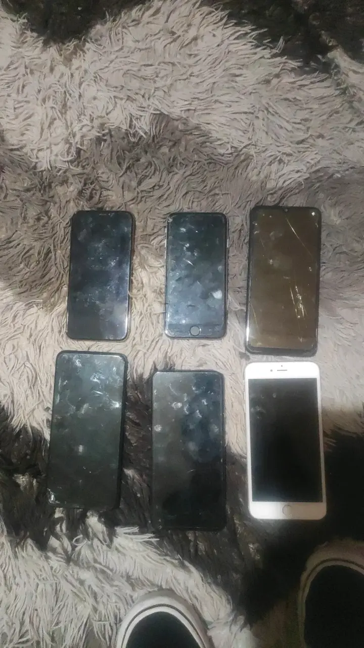 Lote de celulares usados de varias marcas - 2
