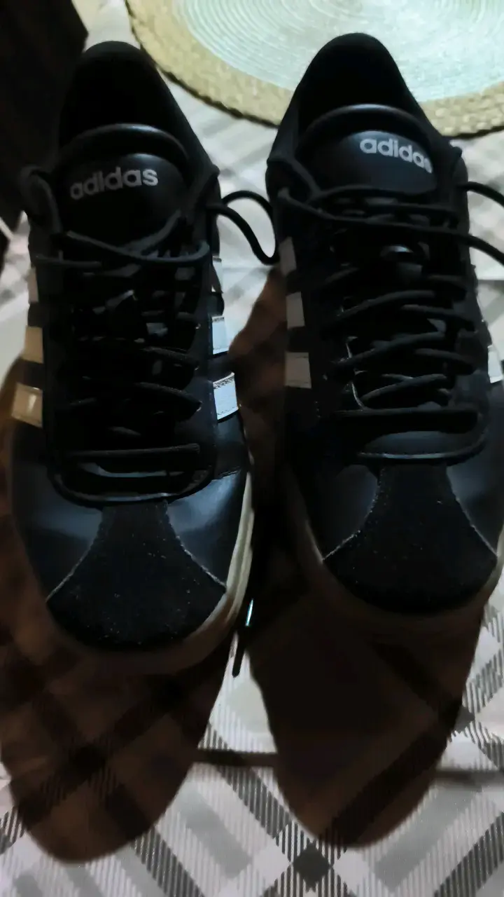 Zapatillas deportivas negras Adidas en buen estado - 1