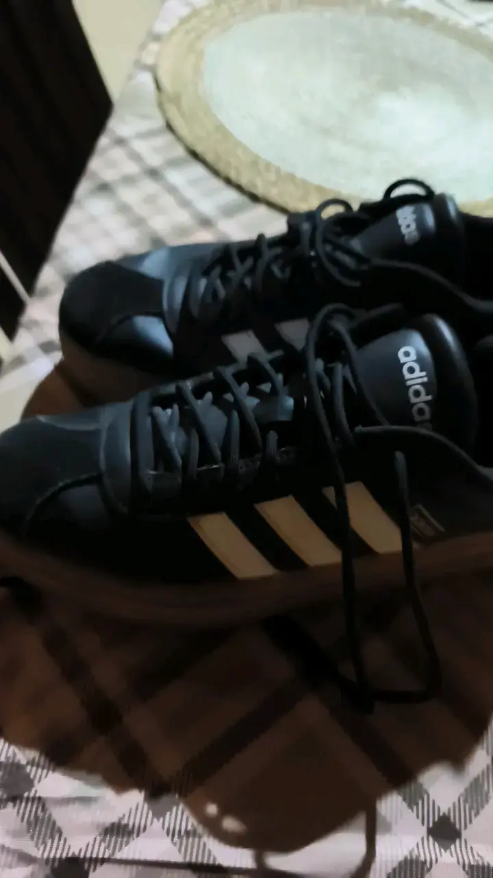 Zapatillas deportivas negras Adidas en buen estado - 3