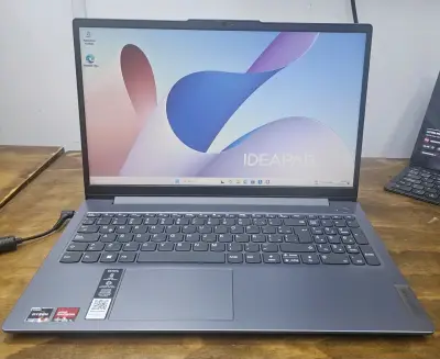 Laptop Lenovo IdeaPad Slim 3 AMD Ryzen 5 7520U - miniatura 3