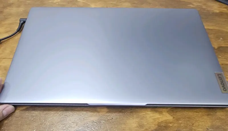 Laptop Lenovo IdeaPad Slim 3 AMD Ryzen 5 7520U - 4