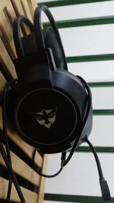Auriculares gaming con micrófono y diseño moderno - miniatura 1