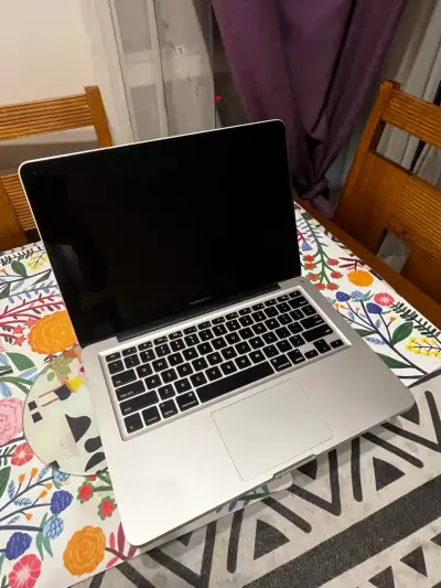 MacBook Pro 13.3 pulgadas Intel Core i5 usado - miniatura 1