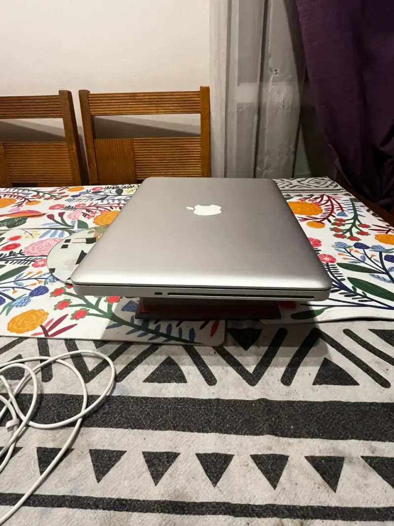 MacBook Pro 13.3 pulgadas Intel Core i5 usado - 5