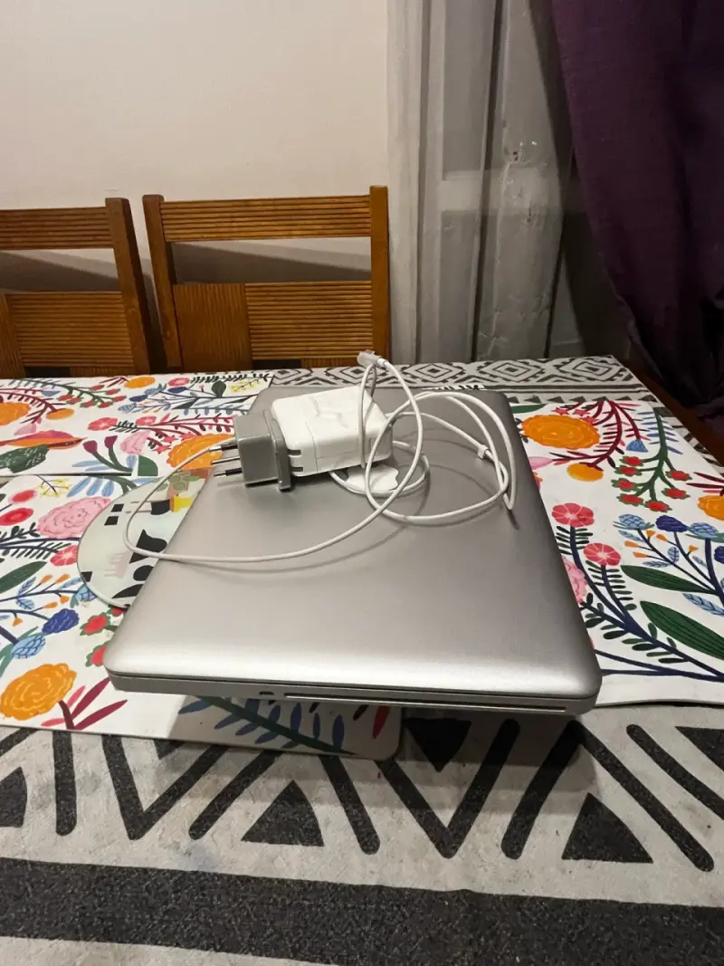 MacBook Pro 13.3 pulgadas Intel Core i5 usado - 6