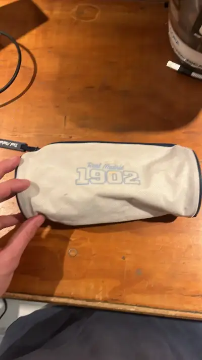 Estuche Real Madrid 1902 con diseño deportivo - miniatura 2