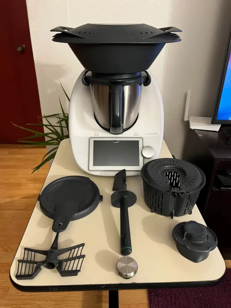 Robot de cocina Thermomix TM6 con accesorios