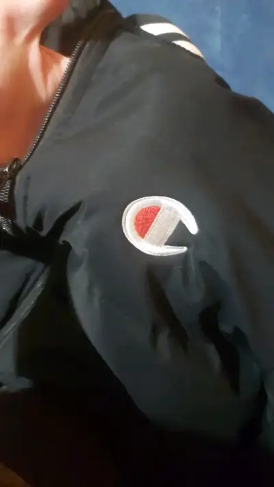 Chaqueta Champion negra con logo bordado - miniatura 2