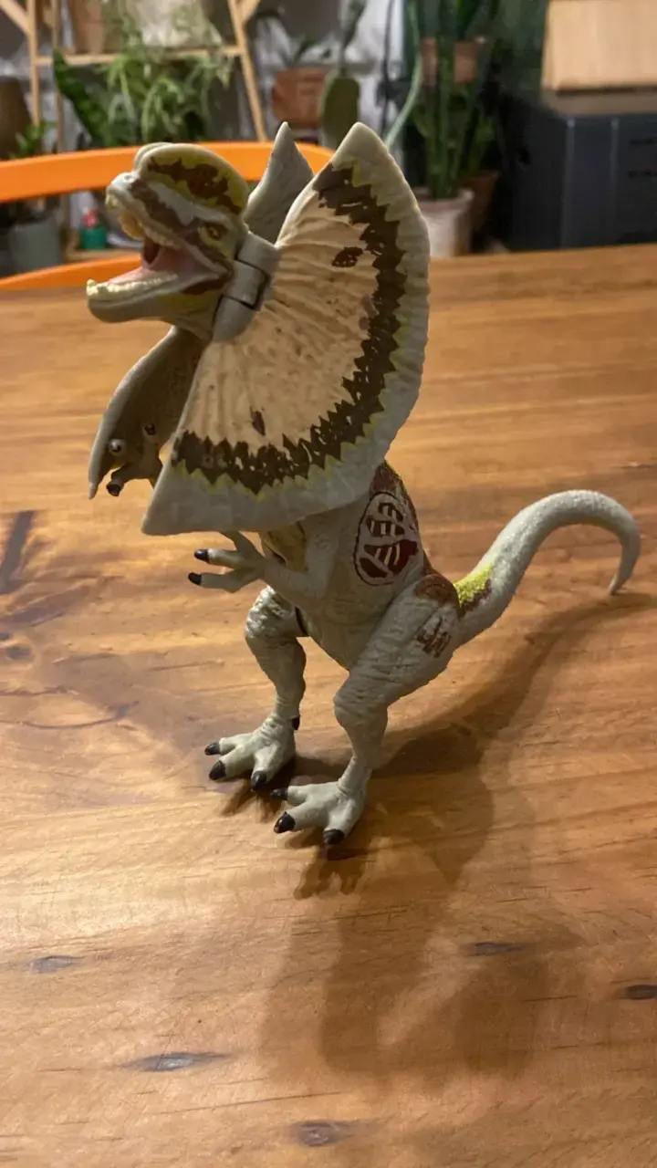 Figura de dinosaurio Dilophosaurus hasbro con luz - 1