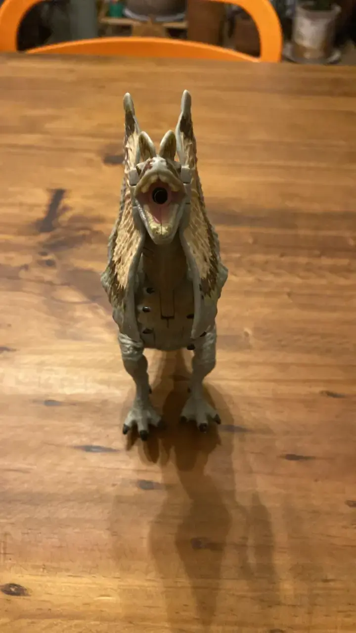 Figura de dinosaurio Dilophosaurus hasbro con luz - 3