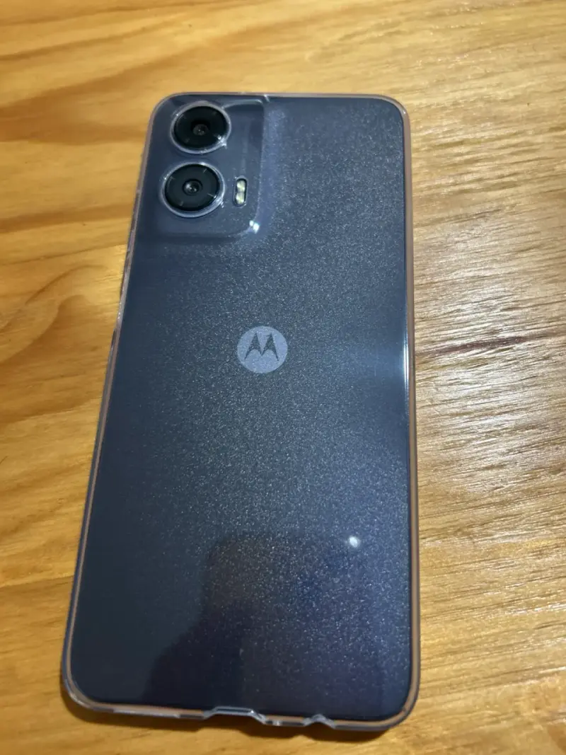 Motorola G35 256GB con doble cámara y funda - 1