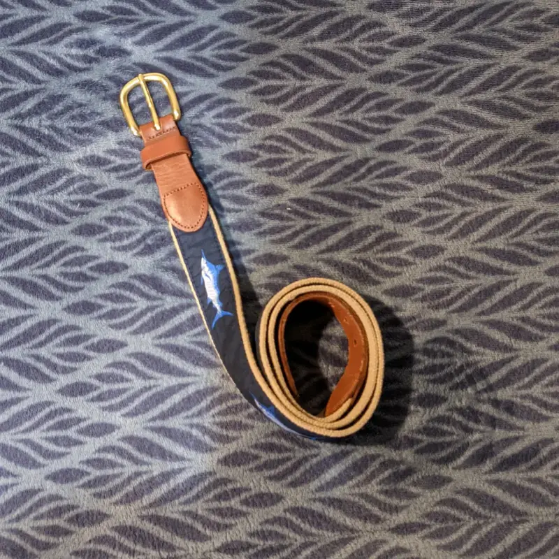 Cinturón de cuero con diseño de pez - 2