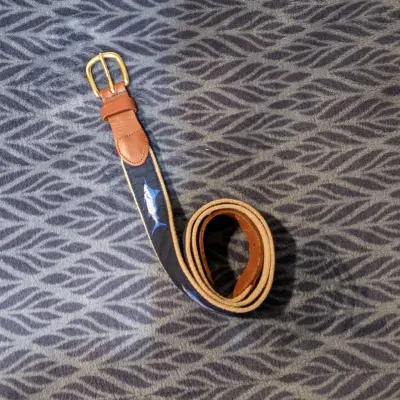 Cinturón de cuero con diseño de pez - miniatura 2