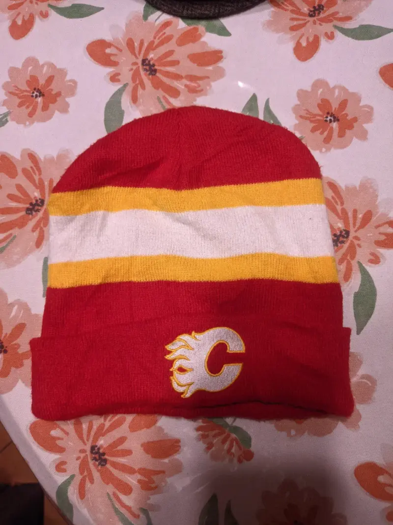 Gorro de lana rojo con logo Calgary Flames - 1