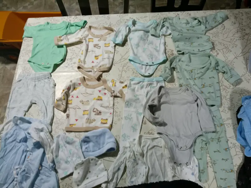 Lote de ropa de bebé variada 0 a 3 meses - 1