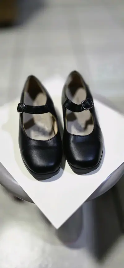 Zapatos de niña talla 24 negros con hebilla - miniatura 2
