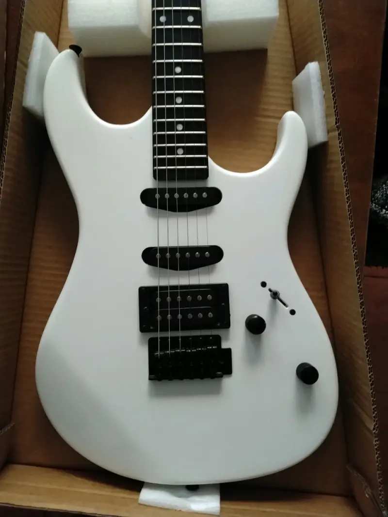 Guitarra eléctrica Tagima TG510 WH Blanca - 4