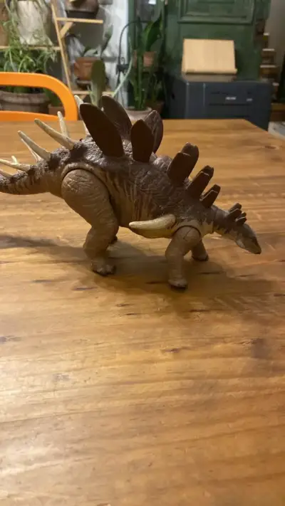 Figura kentrosaurus pintada a mano - miniatura 2