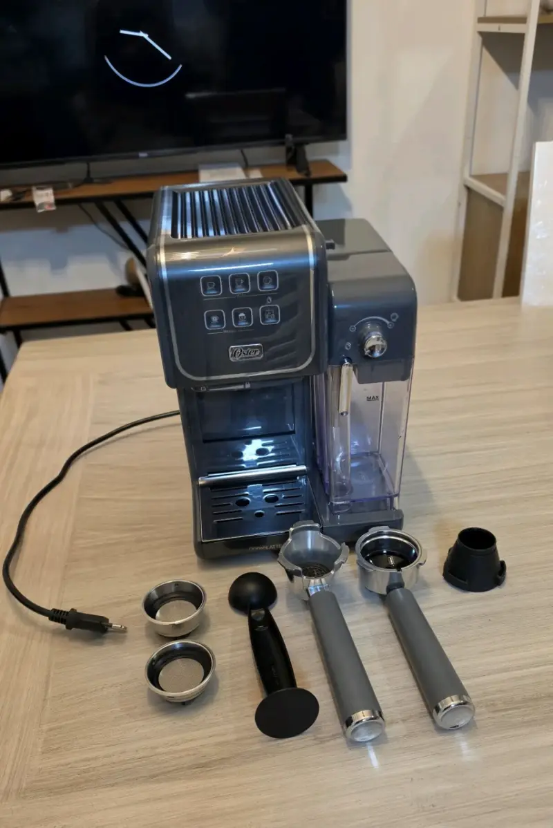 Cafetera Automática Oster PrimaLatte Touch - 2