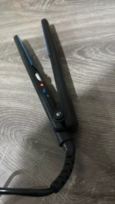 Plancha de Pelo Oster Negra con Placas Azules - miniatura 3