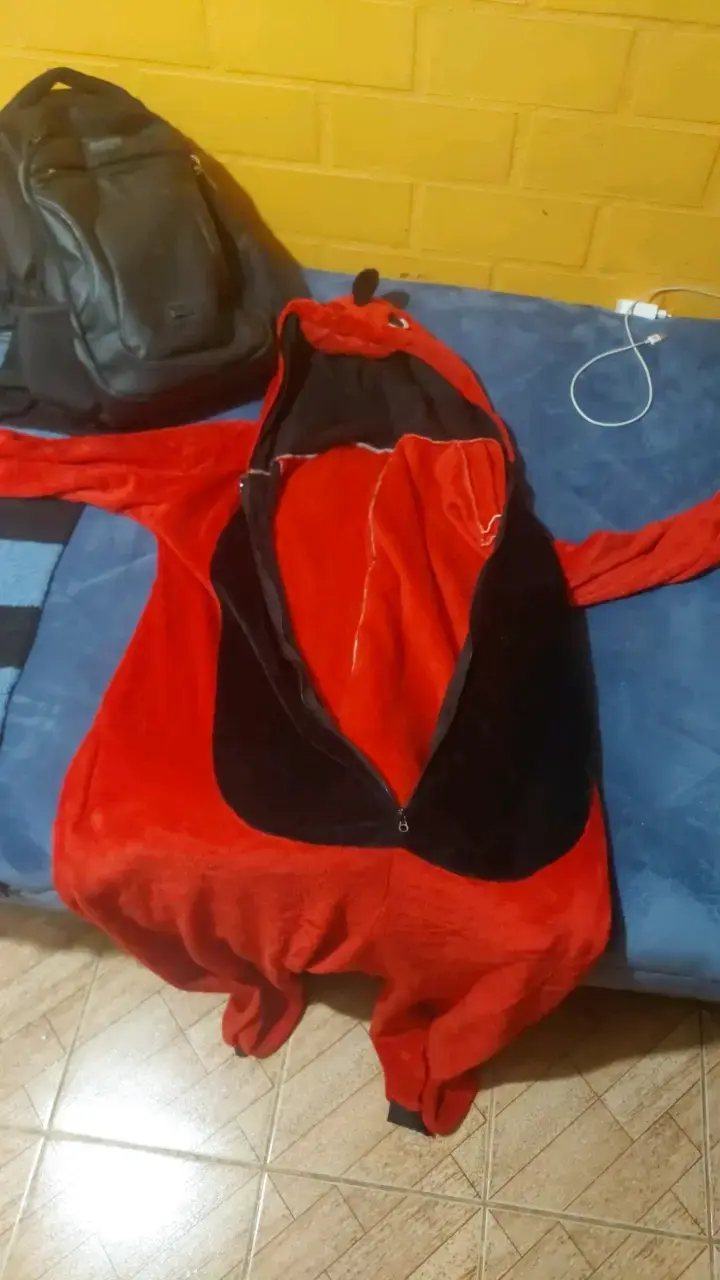Pijama/disfraz, de dinosaurio rojo. - 1