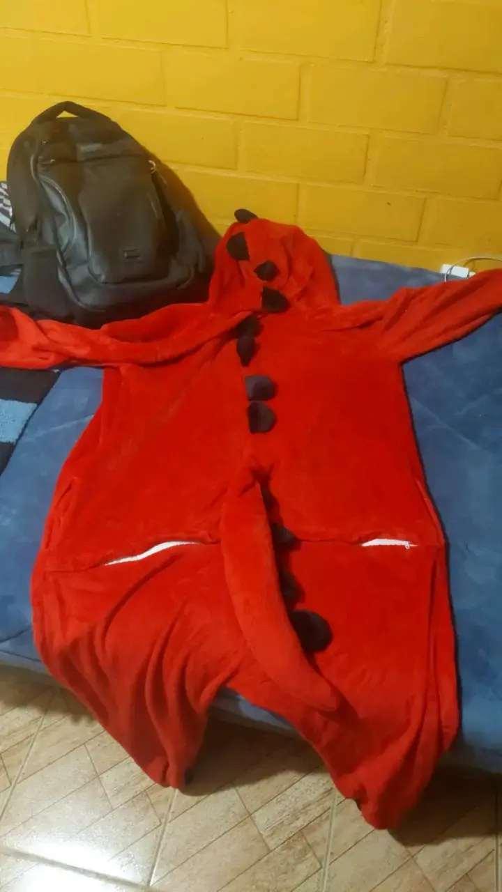 Pijama/disfraz, de dinosaurio rojo. - 2