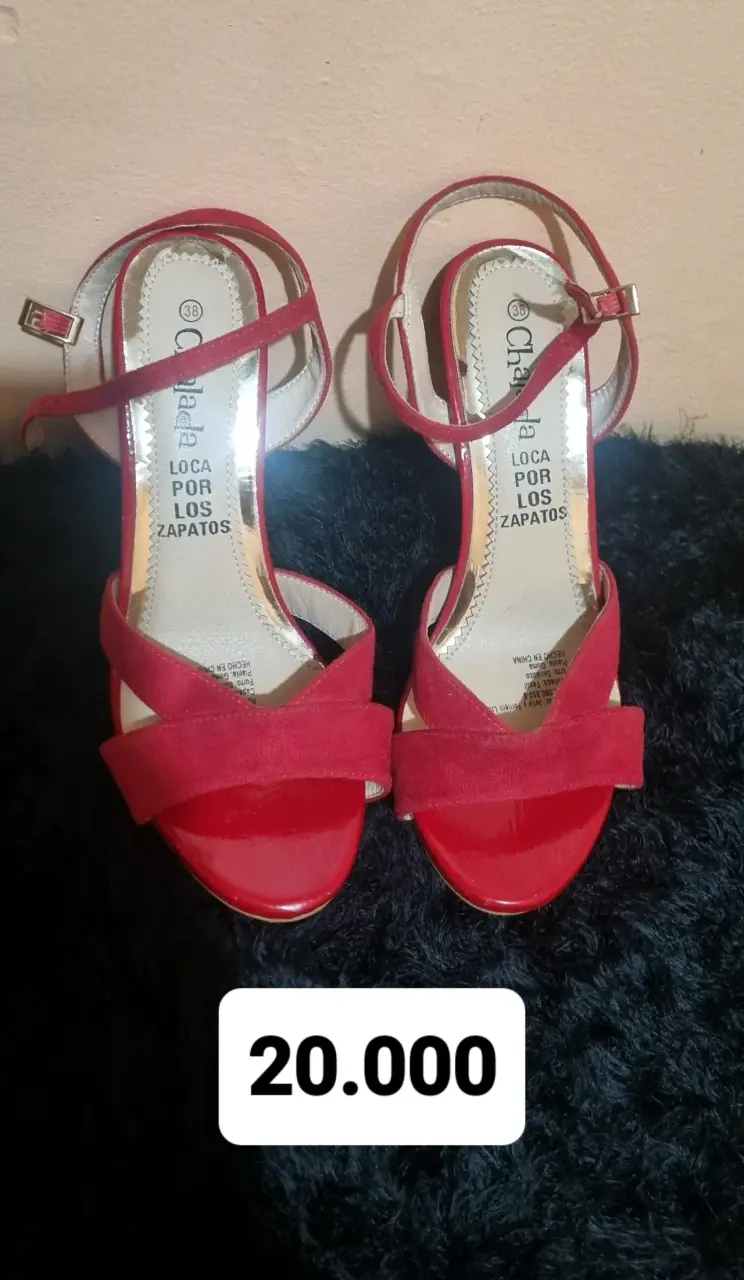 Sandalias de Tacón Rojo con Diseño de Serpiente - 5