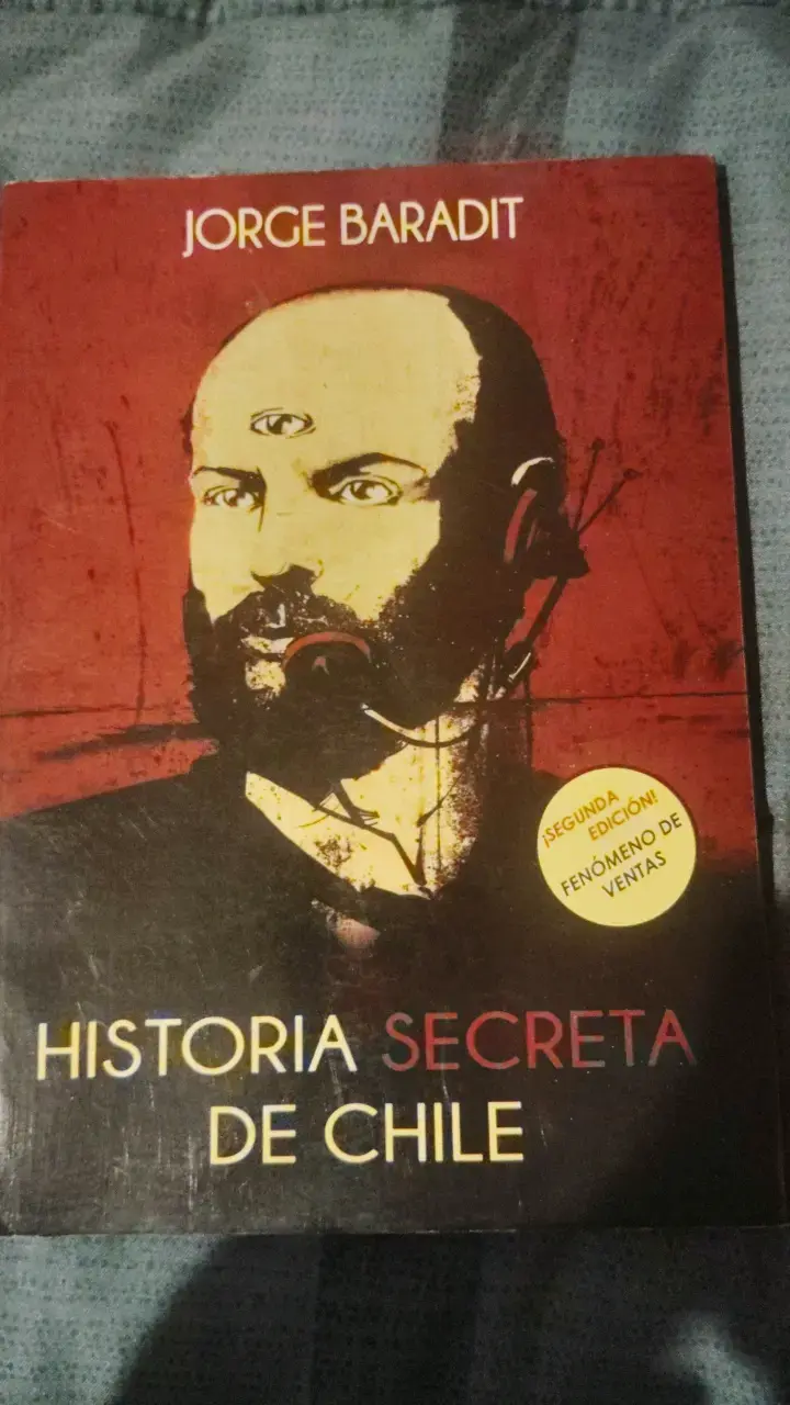 Libro 'Historia Secreta de Chile' de Jorge Baradit
