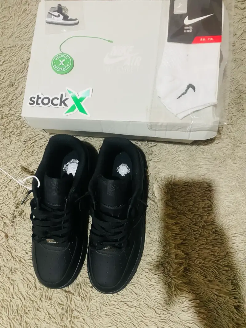Zapatillas Nike Air Force 1 negras nuevas - 1