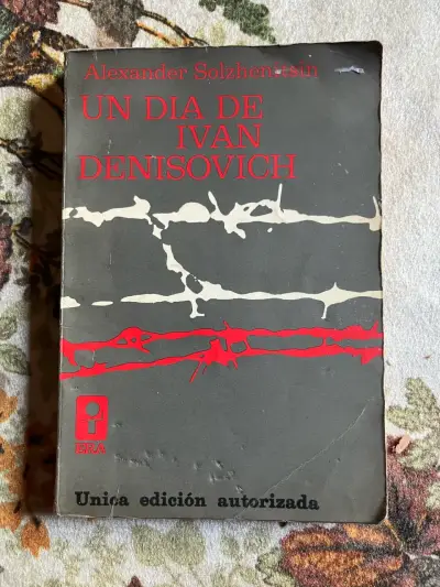 Libro 'Un Día de Iván Denísovich' de Alexander Solzhenitsyn - miniatura 1
