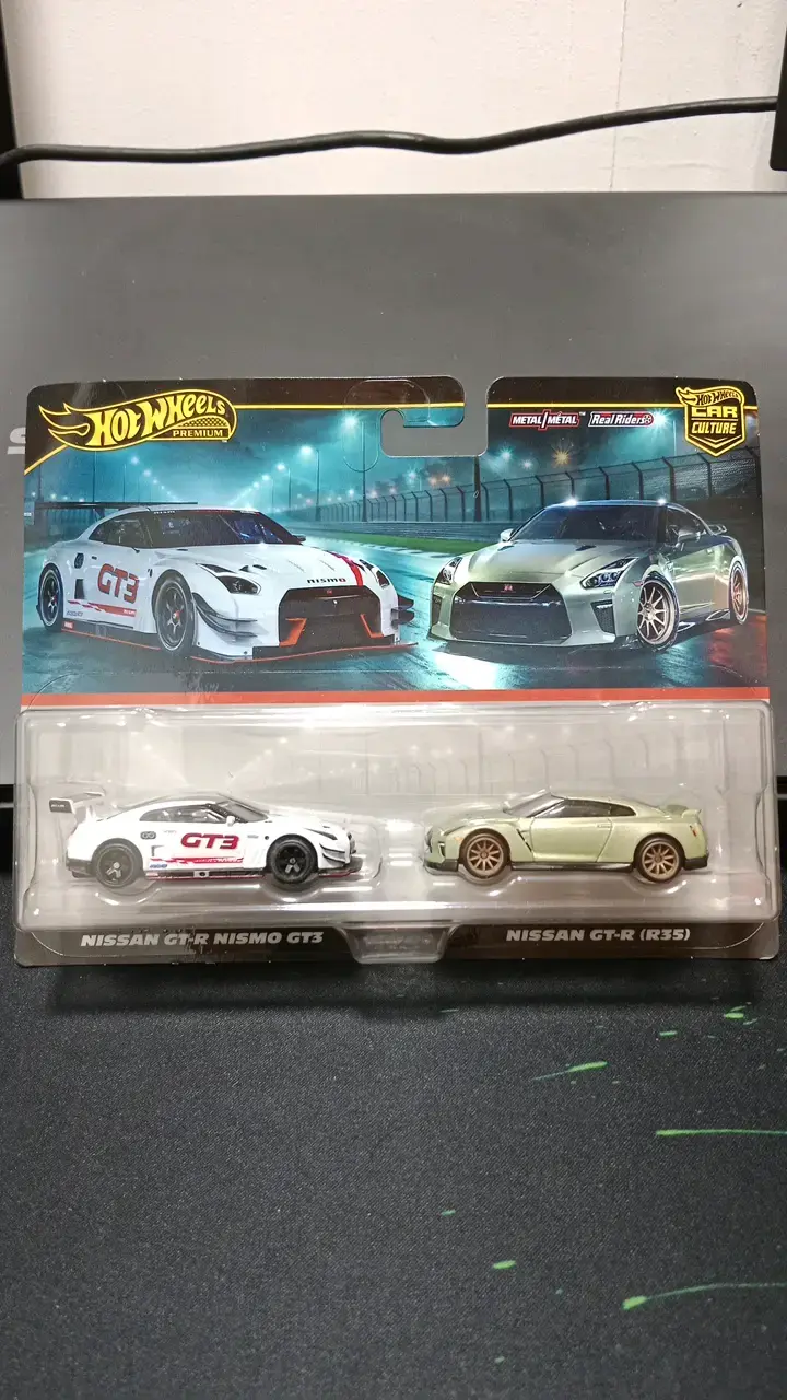Hot Wheels Premium 2-Pack Nissan GT-R