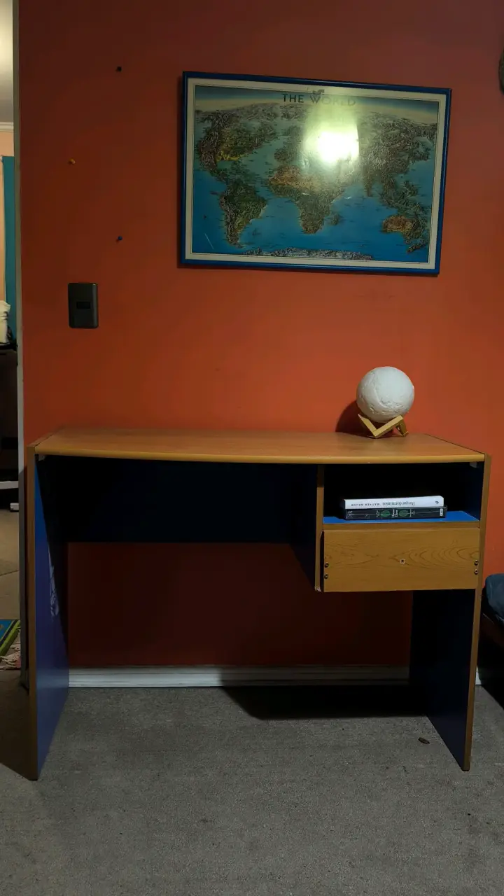 Escritorio de madera con cajón lateral - 3