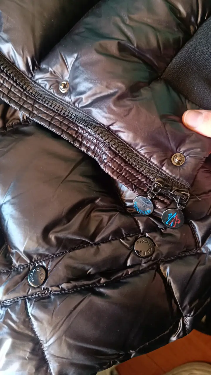 Chaqueta acolchada Moncler negra para invierno - 2