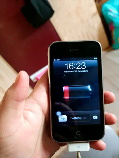 RELIQUIA iPhone 3G 8GB en buen estado general - miniatura 6