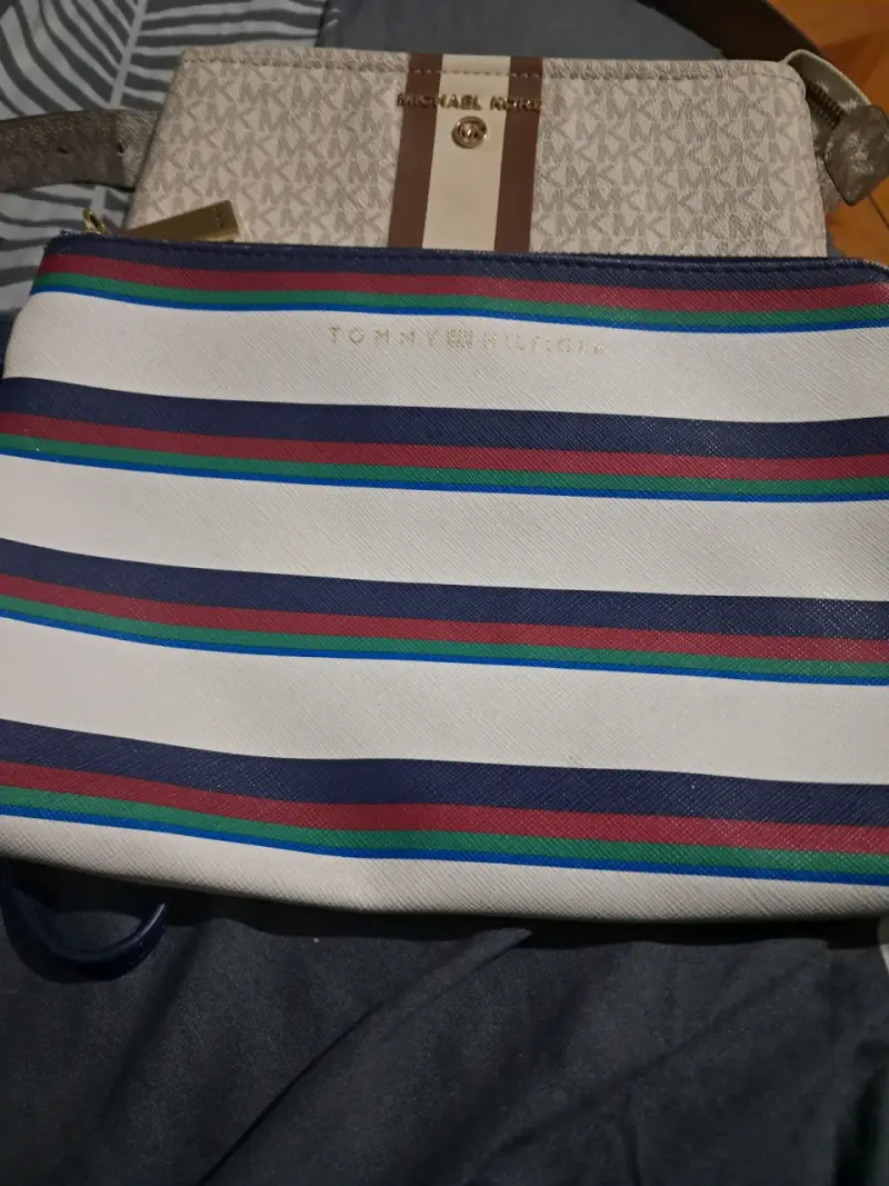 Cartera de rayas Tommy Hilfiger