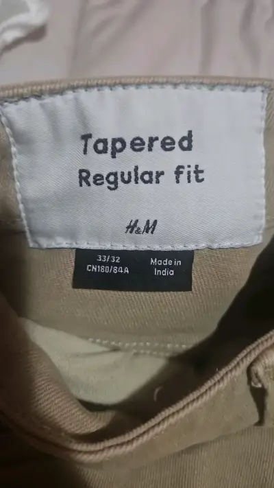 Pantalones beige H&M Tapered Regular Fit Talla 33 - miniatura 2