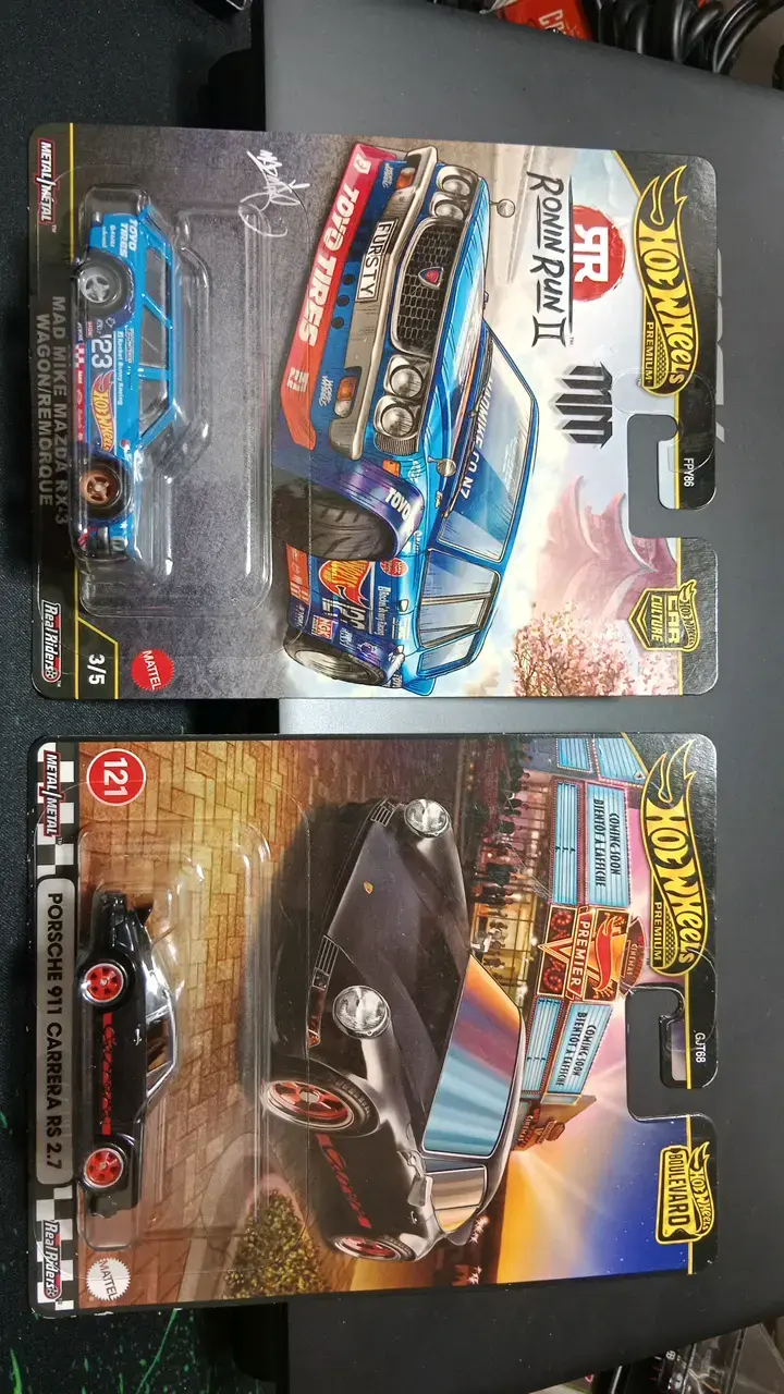 x2 Hot Wheels Premium