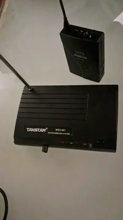 Sistema inalámbrico para guitarra Takstar WGV-601 - miniatura 2