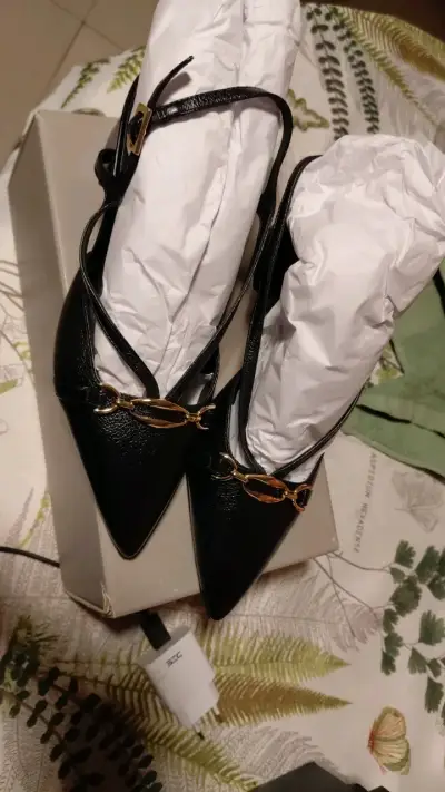 Zapatos de tacón negro con hebilla Mango Nuevas. - miniatura 1