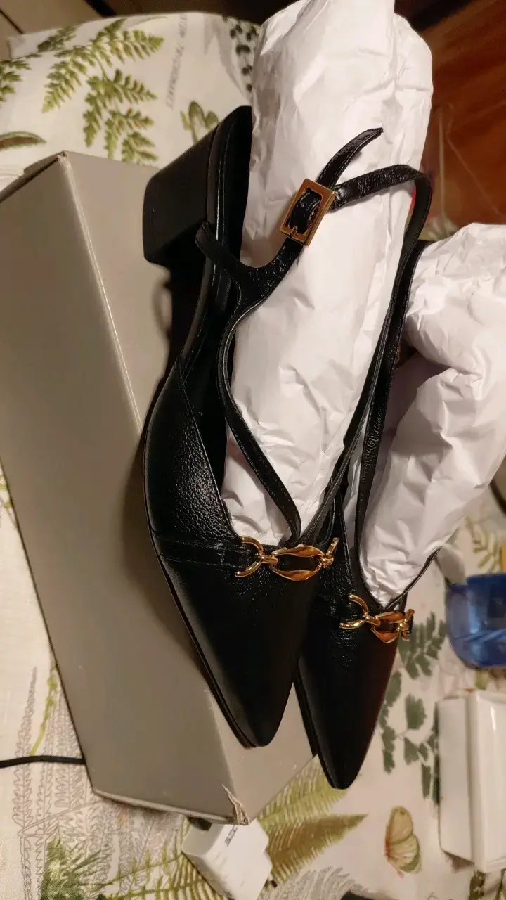 Zapatos de tacón negro con hebilla Mango Nuevas. - 2
