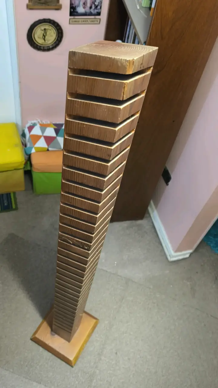 Torre organizadora de CDs de madera - 1