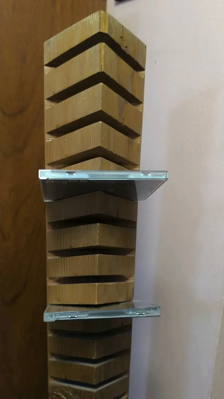 Torre organizadora de CDs de madera - 2