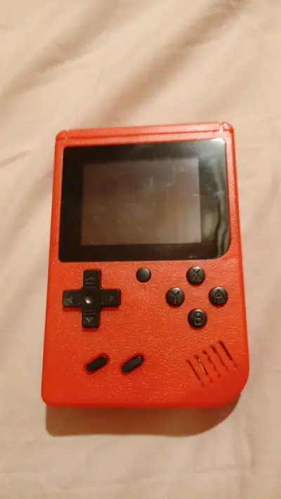 Consola portátil retro roja con juegos clásicos - miniatura 1