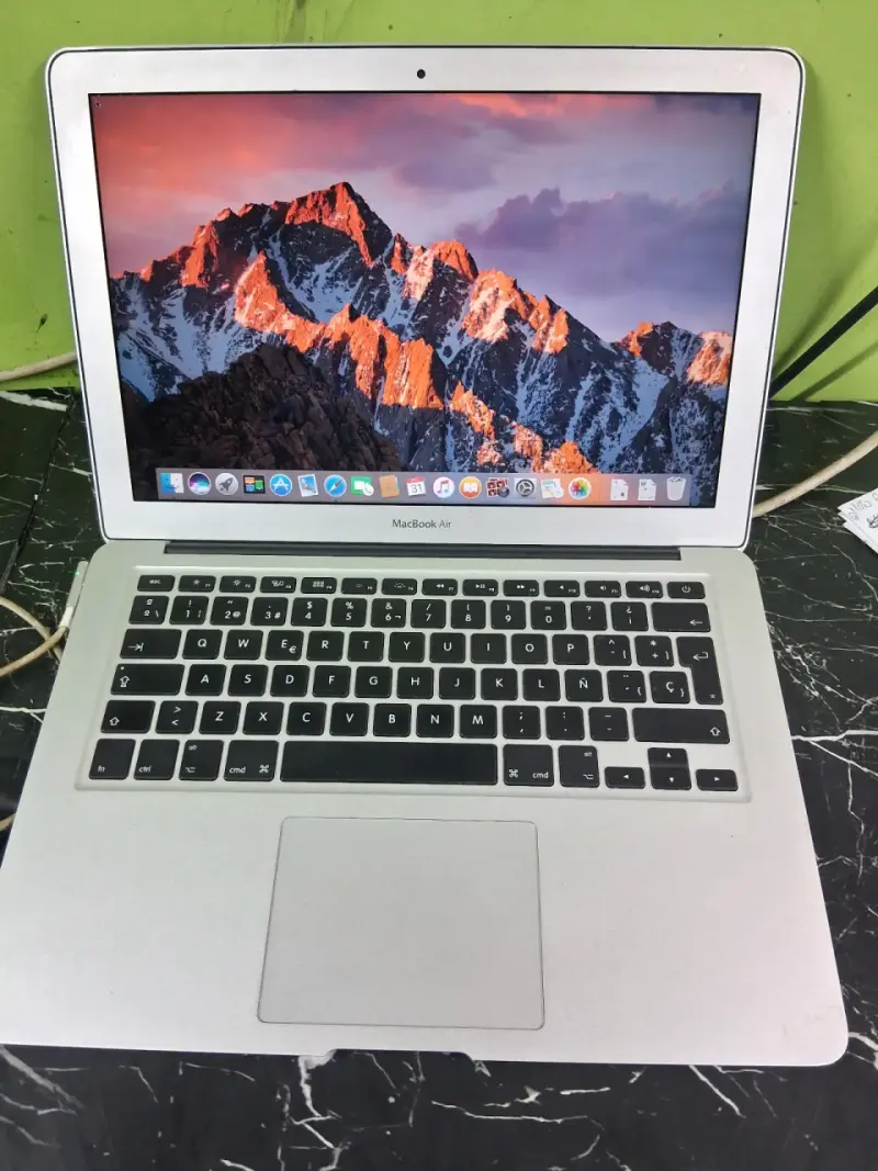 MacBook Air 13 pulgadas Intel Core i5 - 1